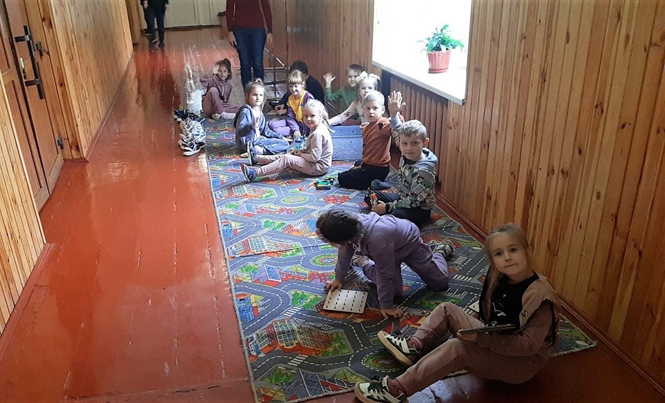 Binnenflüchtlingskinder beim Vorschulunterricht